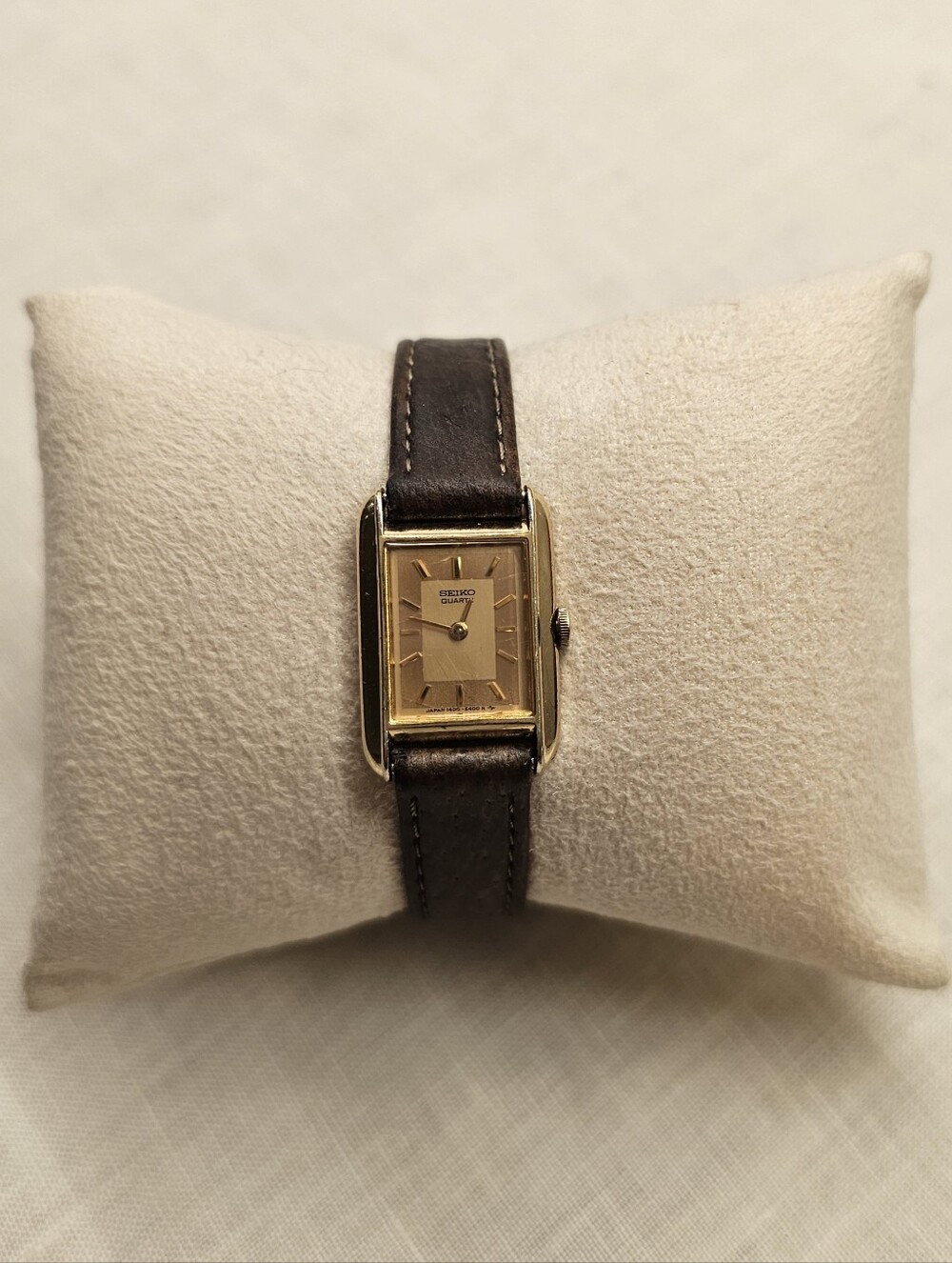 Vintage 1981 Seiko "Tiny Tank" Linen Dial Retro Minimalist Watch — New Battery! - Picture 11 of 11